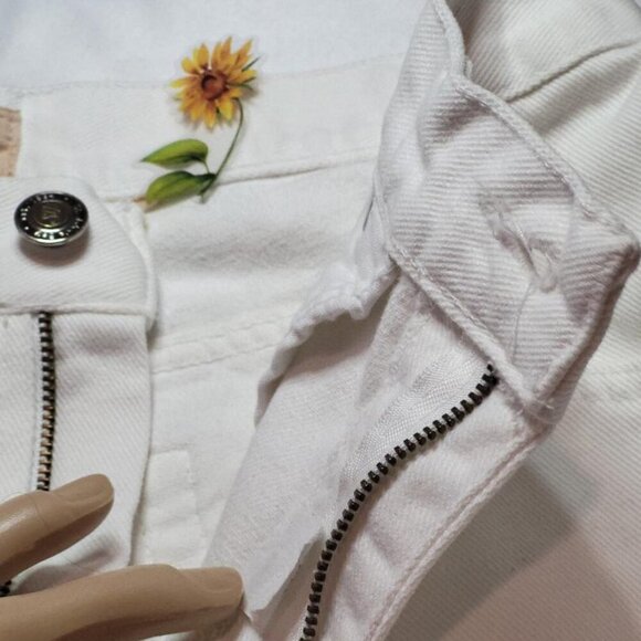 St Johns Bay, Not Worn, White Women's Jeans, Size 12M - Picture 4 of 9